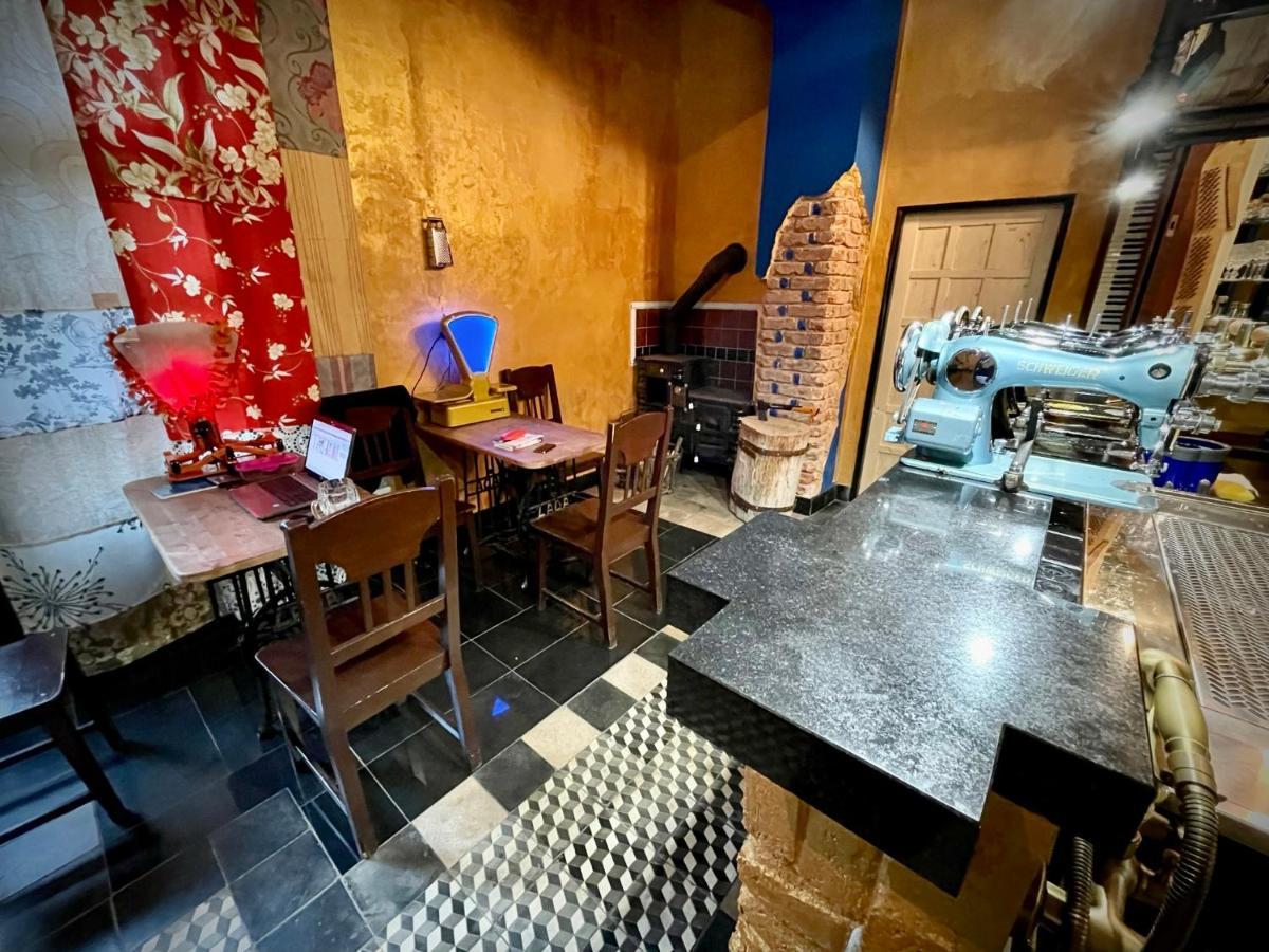 Haraburdi Recyclart Hotel Kostelec nad Orlici Bagian luar foto