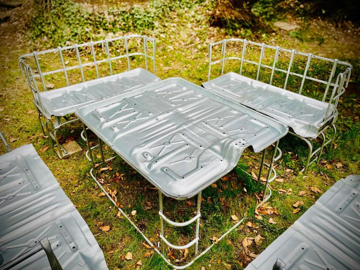 Haraburdi Recyclart Hotel Kostelec nad Orlici Bagian luar foto