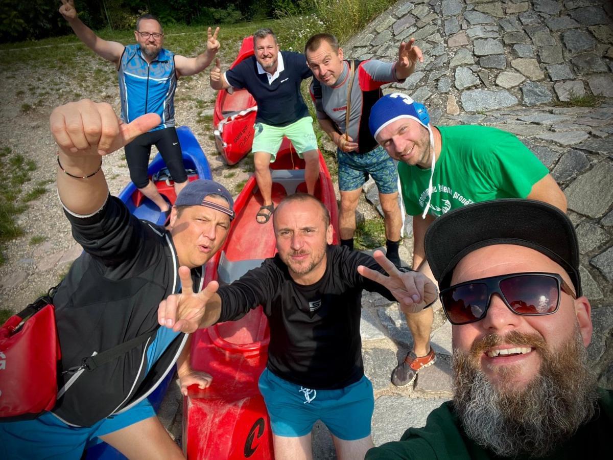 Haraburdi Recyclart Hotel Kostelec nad Orlici Bagian luar foto